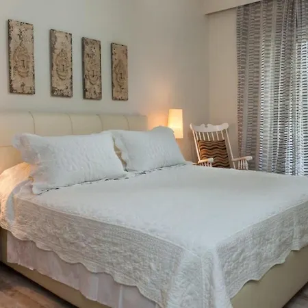 Charming Athinas House With Modern Touches In Kallithea * Athens